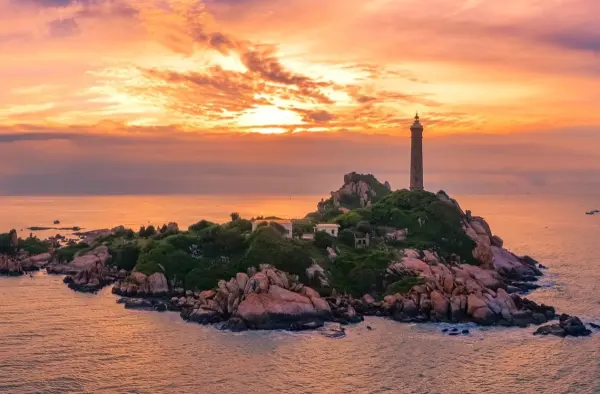 Ngọn hải đăng lâu đời nhất Việt Nam