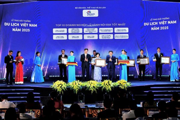 Vietrantour vinh dự nhận giải thưởng "TOP 10 Doanh nghiệp Lữ hành Nội địa Tốt nhất 2025"