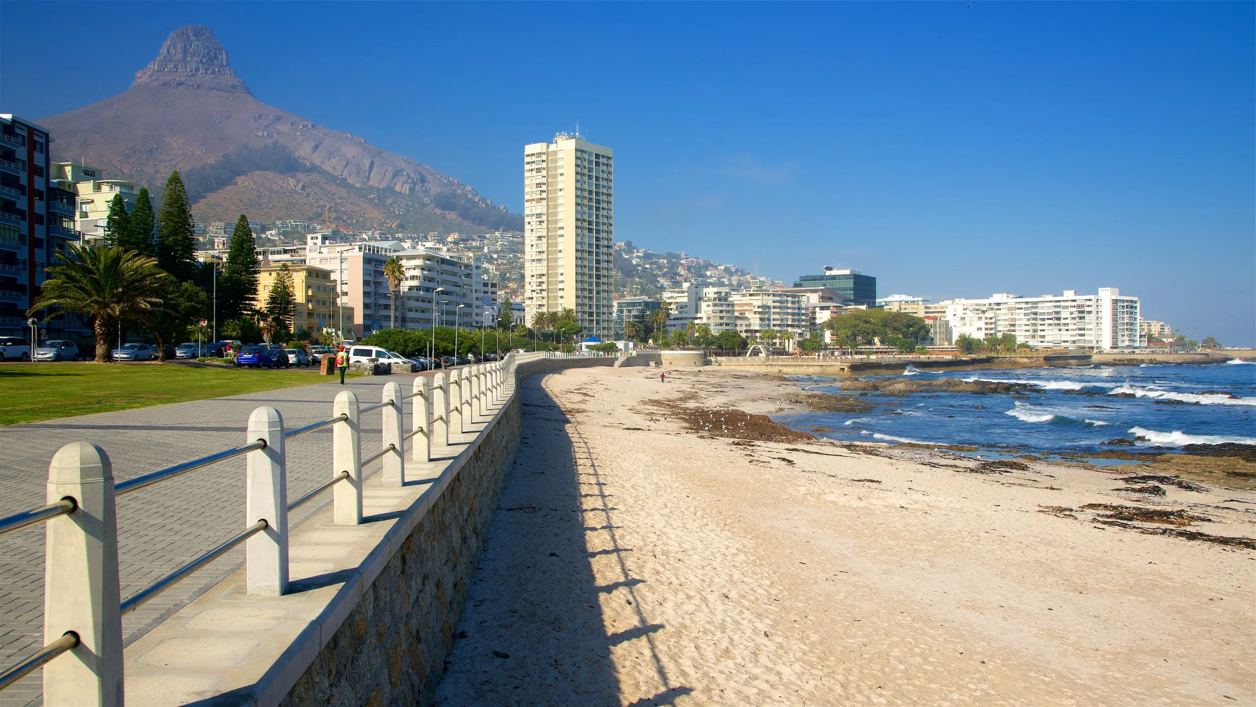 Tòa Nghị viện, Sea Point , Camps Bay,