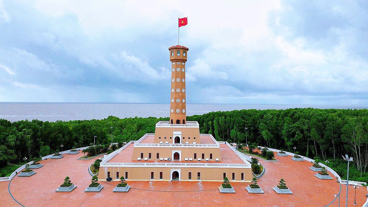 CỘT CỜ MŨI CÀ MAU