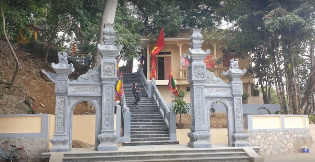 đền thờ cô bé mỏ than