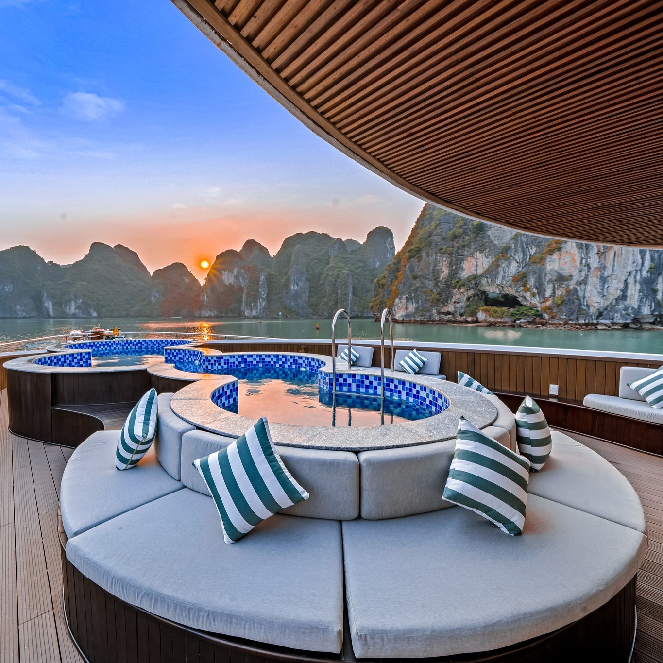 DU THUYỀN SYMPHONY