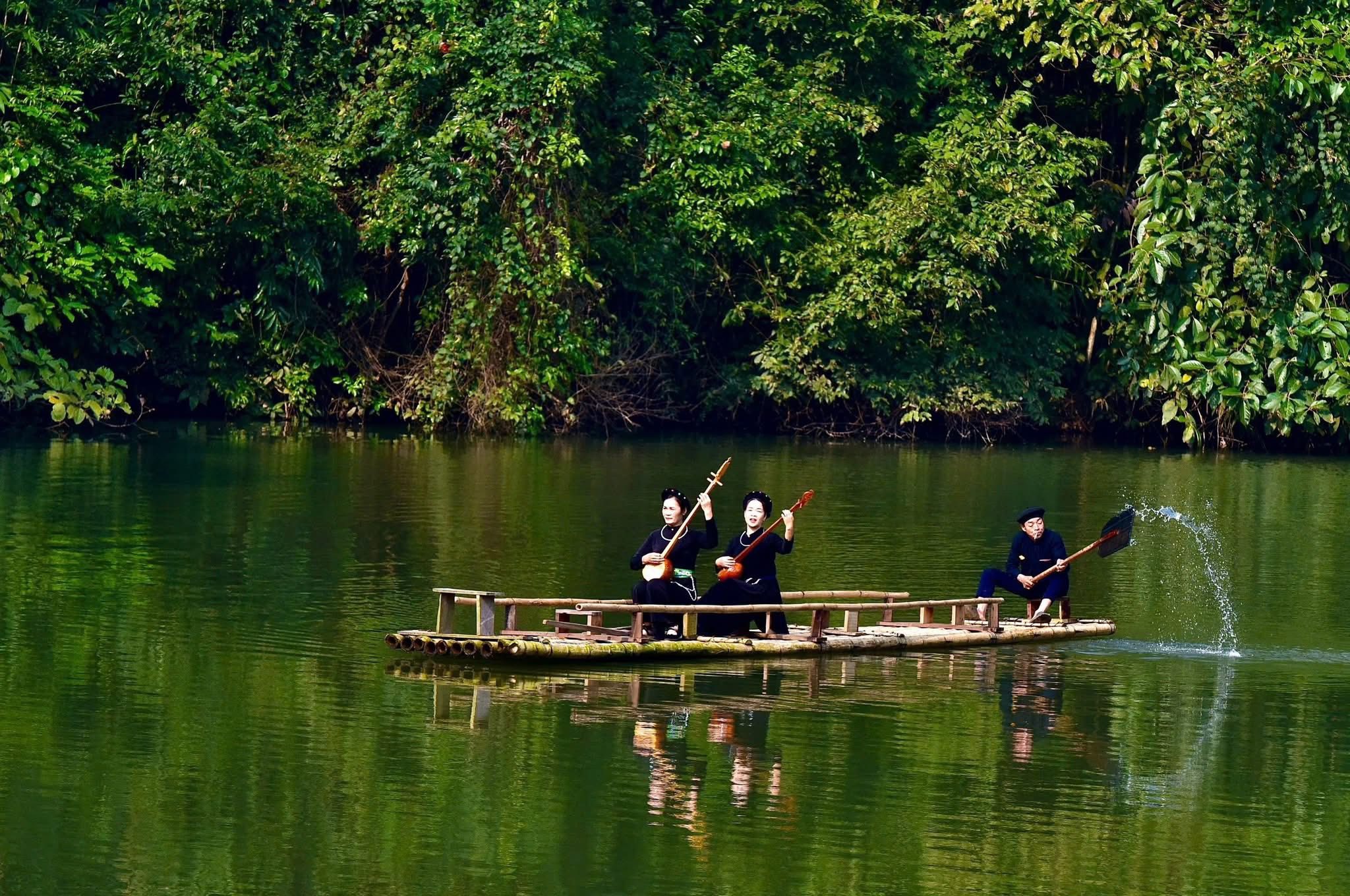 hát Then trên hồ Nà Nưa
