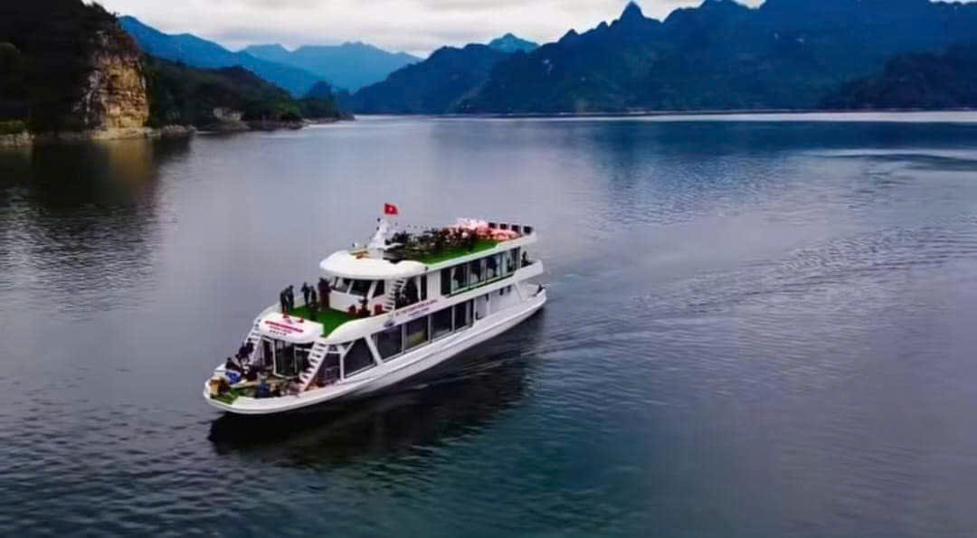 DU THUYỀN PHƯỢNG HOÀNG